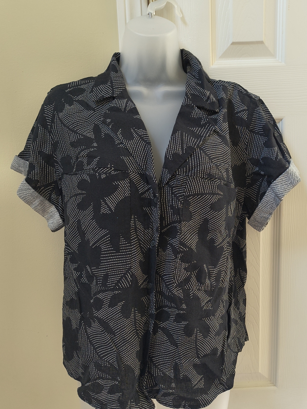 Black Floral Button-Front Short Sleeve Women's Top